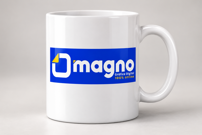 Caneca real de cerâmica branca com logo Magno